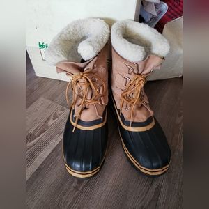 REI PACKER WINTER MENS LEATHER BOOTS SIZE 11 SHERPA LINING ON THE INSIDE